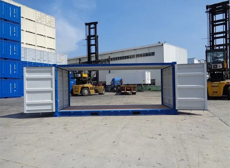 puertas en ambos extremos, lo que facilita el acceso a los productos o materiales almacenados en el interior.