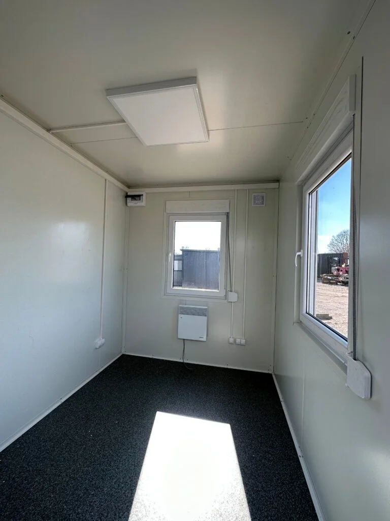 Contenedor Oficina 3,00 × 2,44 m – Caseta de Seguridad - Imagen 5