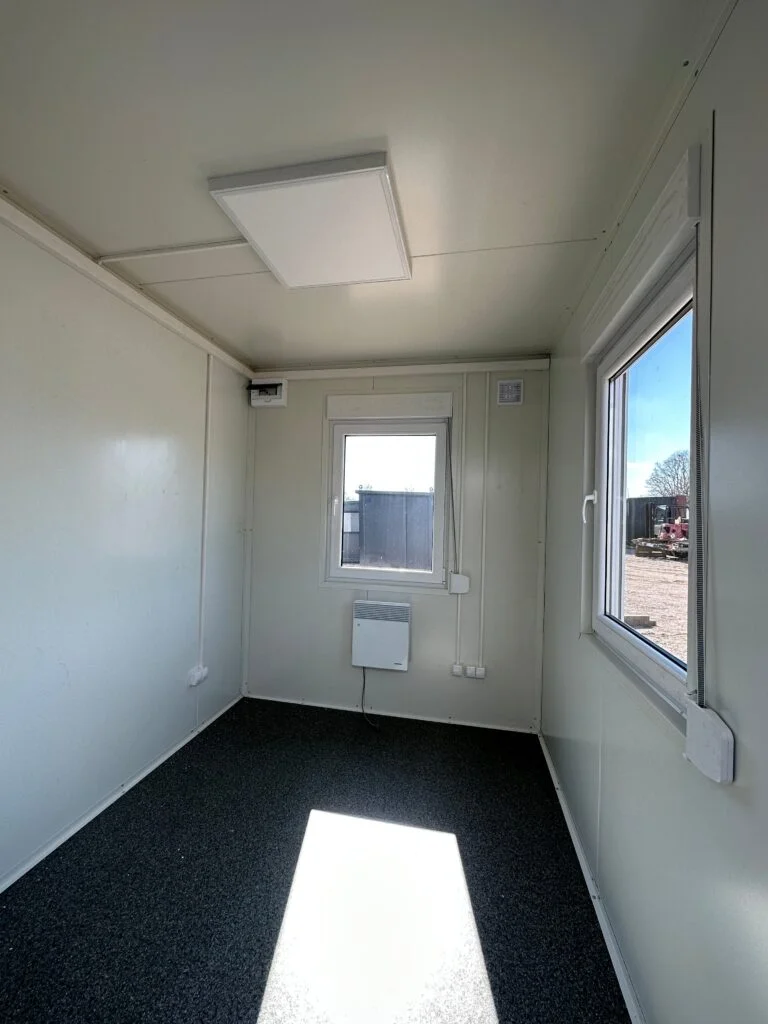 Contenedor Oficina 3,00 × 2,44 m – Caseta de Seguridad - Imagen 3
